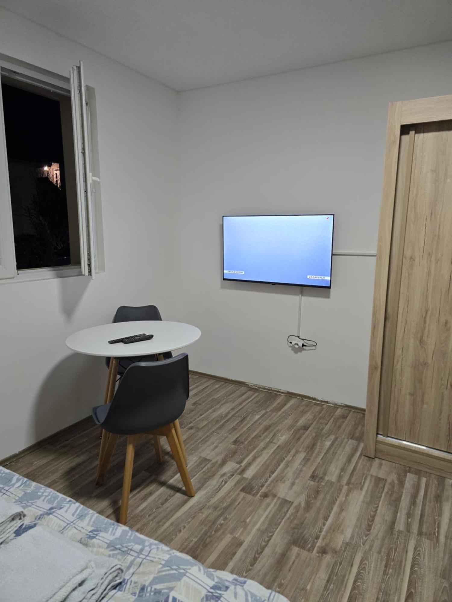 Apartman Tolosi Podgorica Bagian luar foto
