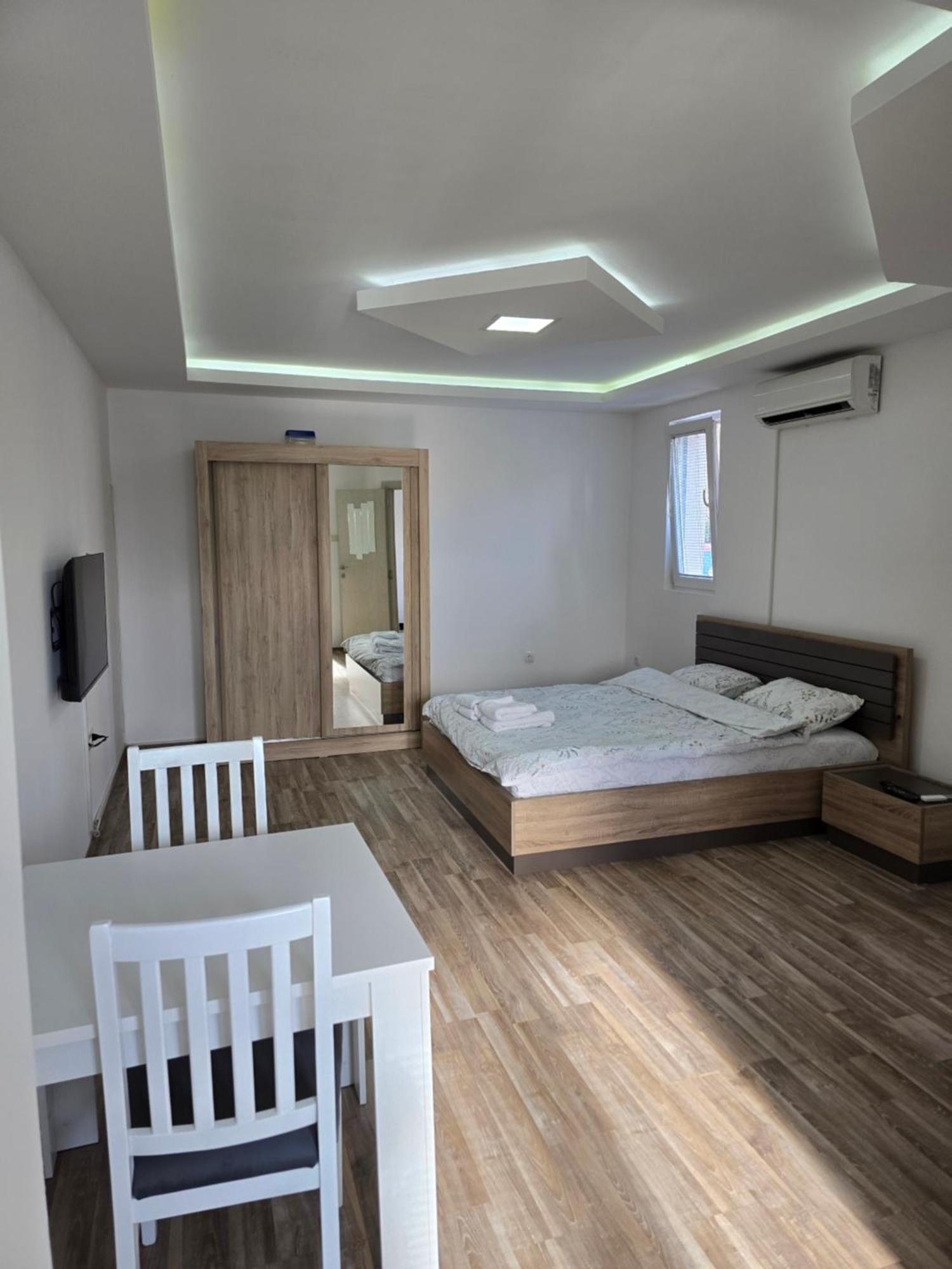 Apartman Tolosi Podgorica Bagian luar foto